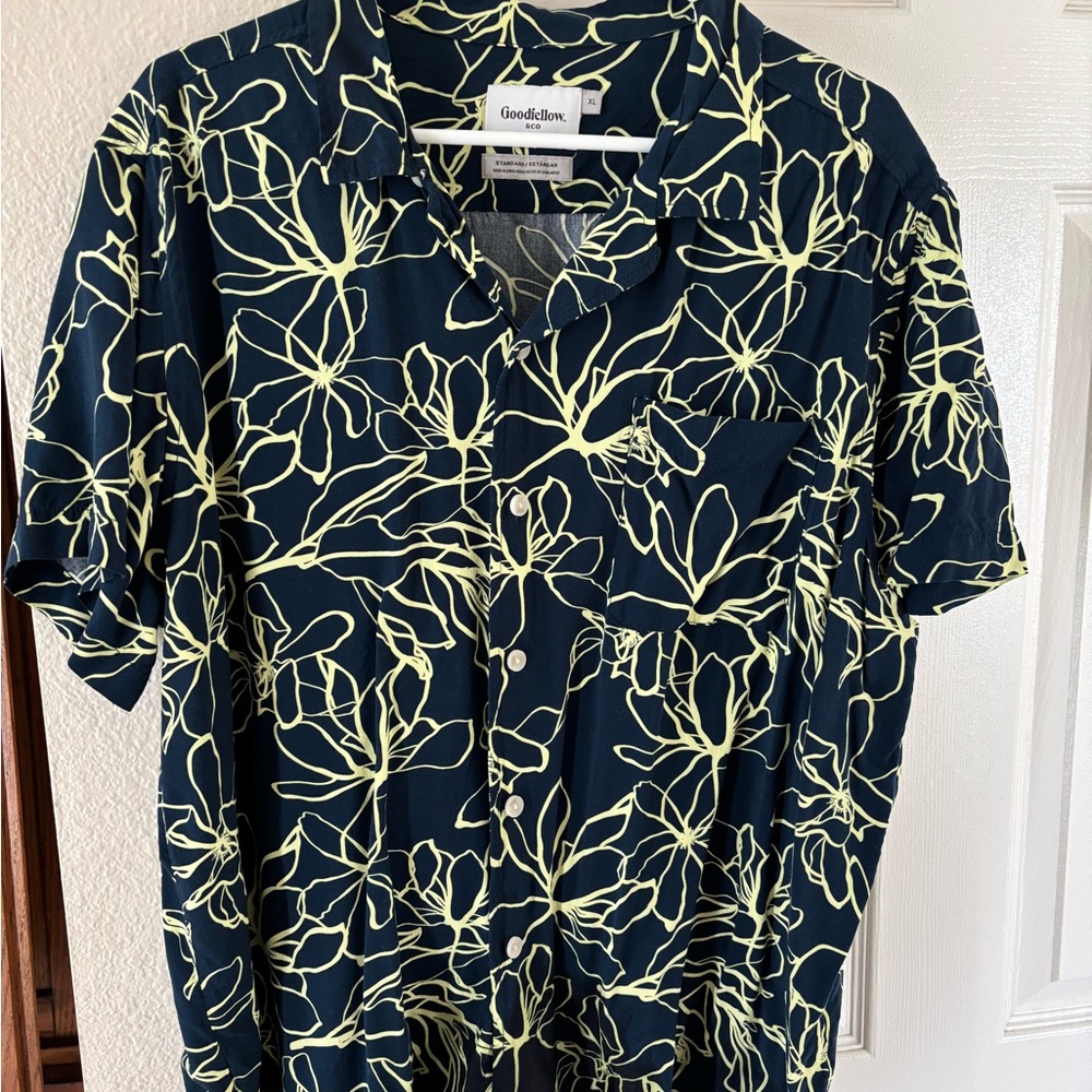Goodfellow & Co Men's Navy and Yellow Leaf Print Shirt